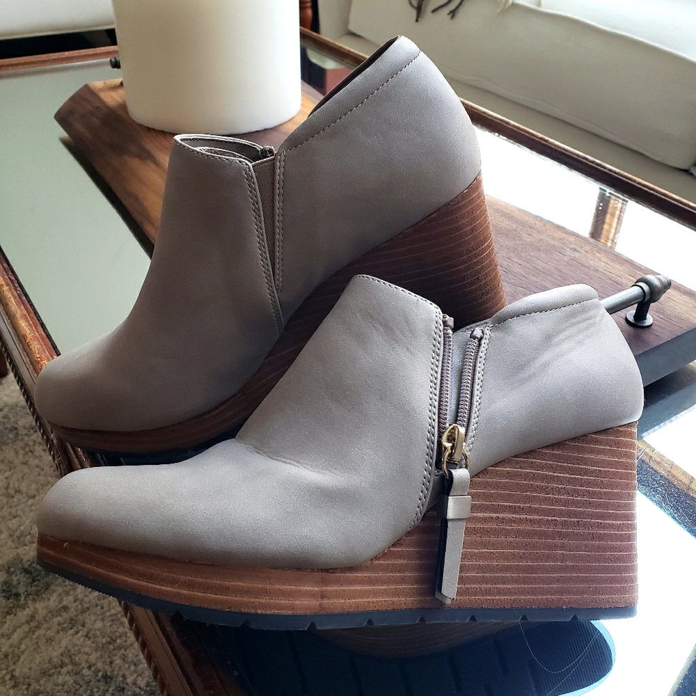NEW NEVER WORN Dr Scholls booties